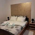 度假居 Manuela 法扎纳